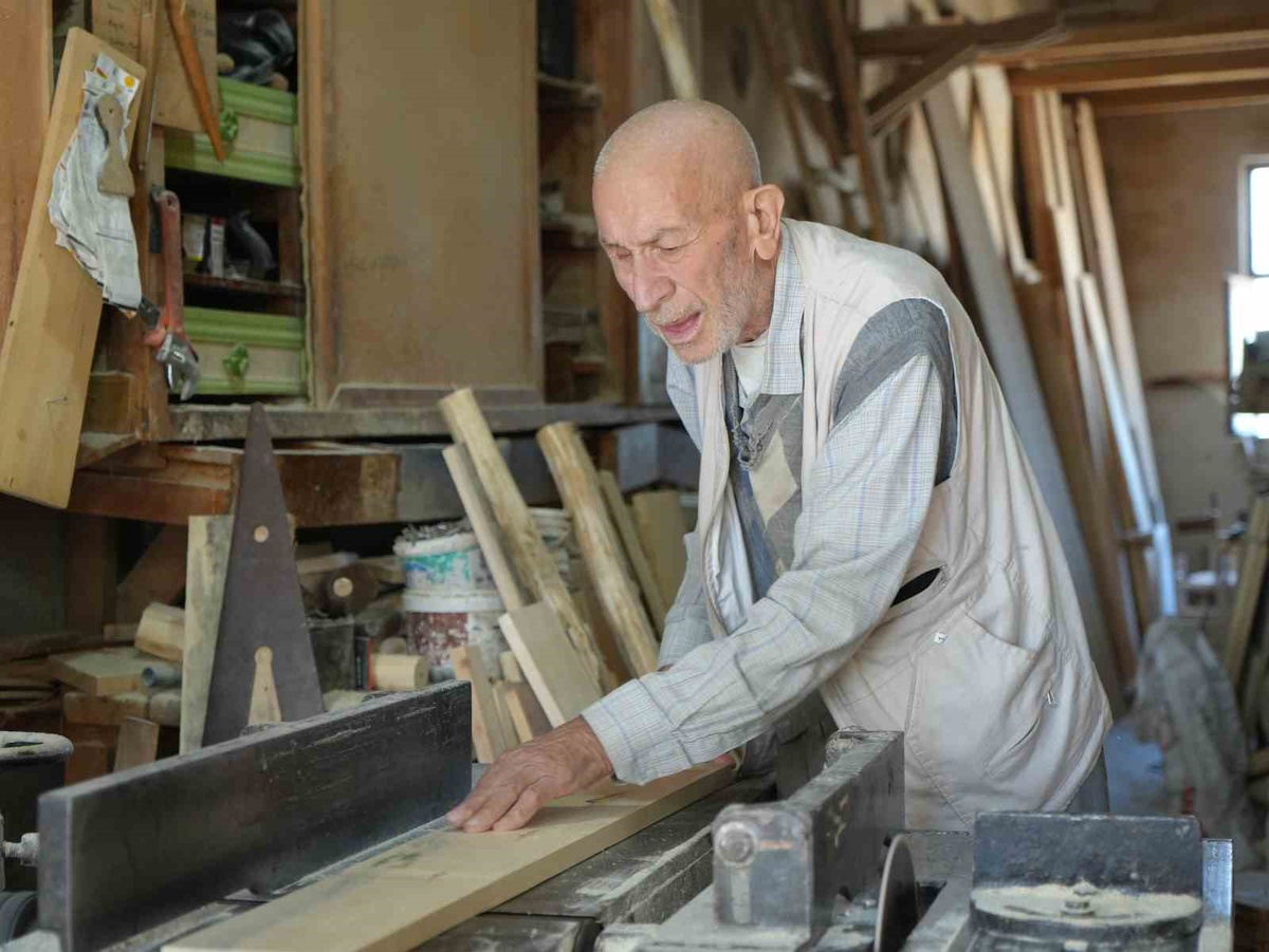 Gaziantep Oğuzeli'nde 90 yaşındaki Reşit Tekinkuş, 70 yıldır el aletleriyle üretiyor