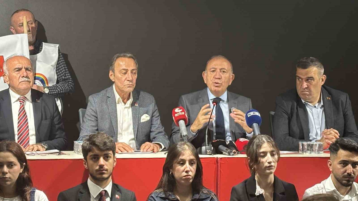 Gürsel Tekin, mahkeme sonrası yapılanma kararını Genel Başkan\'ın vereceğini söyledi