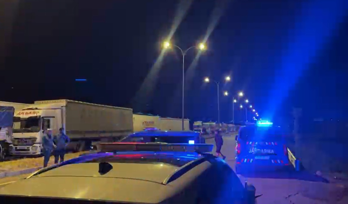 Hatay Reyhanlı'da TIR şoförleri arasında çıkan kavgada 3 kişi yaralandı