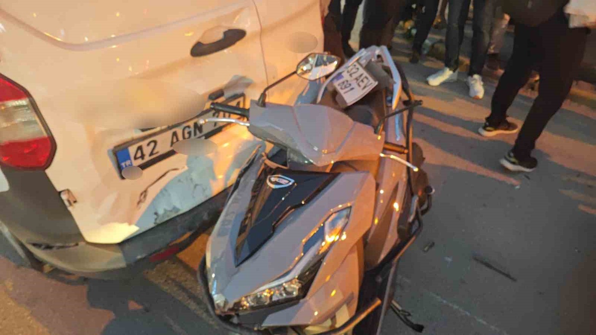 Isparta Yalvaç\'ta zincirleme kazada motosiklet sürücüsü yaralandı, kask kurtardı