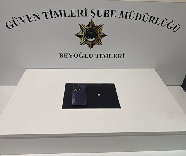 İstanbul Beyoğlu'nda bankta unutulan cep telefonunu çalan hırsız cezaevine gönderildi