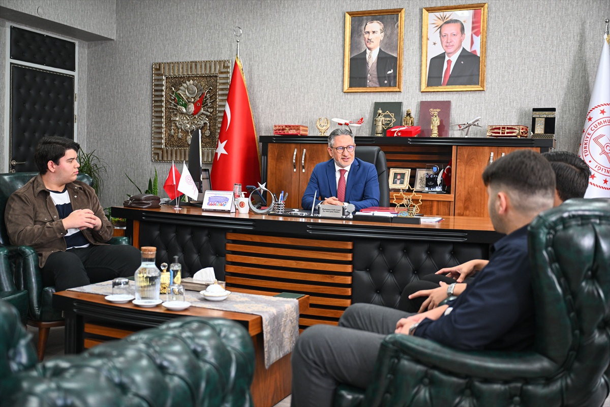 İstanbul İl Milli Eğitim Müdürlüğü 39 ilçede vatandaşları dinledi