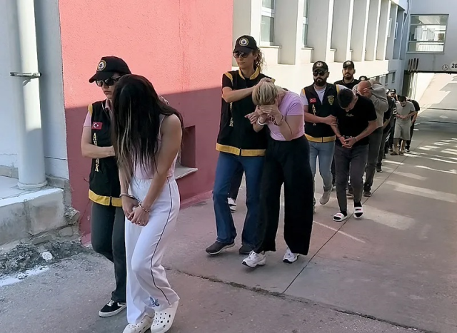 Fuhuş baskınında kahreden detay! Daha 18 yaşında bile değil