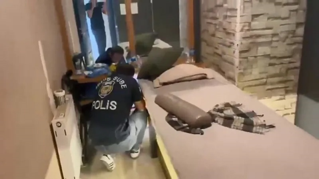 Fuhuş baskınında kahreden detay! Daha 18 yaşında bile değil
