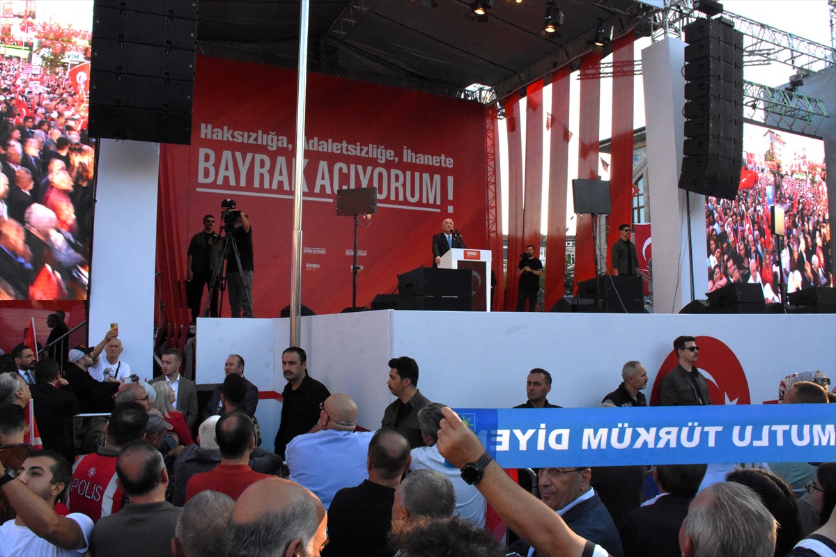 İYİ Parti Genel Başkanı Dervişoğlu Aksaray\'da vatandaşlarla buluştu