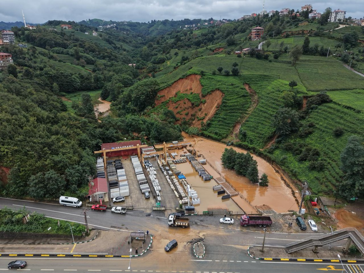 Rize\'de metrekareye 100 kilogramı aşkın yağış İyidere ve Pazar\'da sele yol açtı