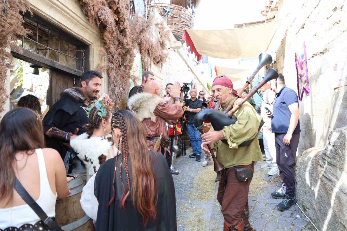 Ürgüp\'te dördüncü Orta Çağ Panayırı 25 ülkeden turisti ağırladı