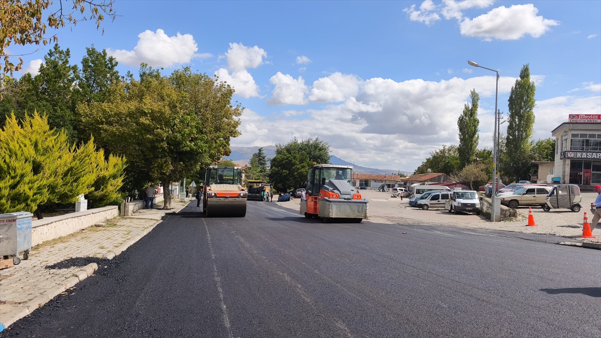 Karakeçili Belediyesinin asfalt çalışmaları sürüyor
