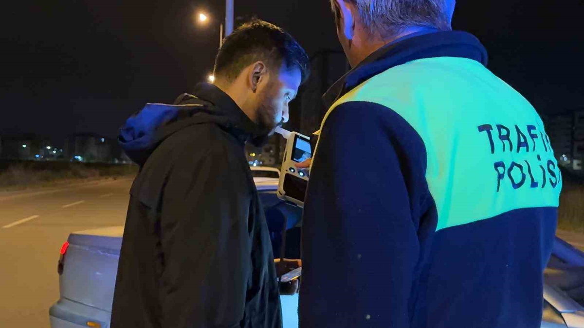 Dur ihtarına uymayan alkollü sürücüye 250 bin TL ceza yazıldı