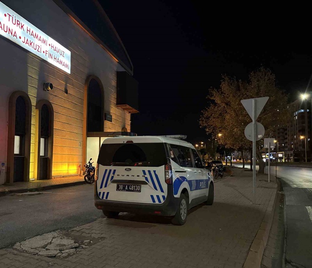 Kayseri'de işletme havuzunda boğulma tehlikesi geçiren şahıs hastaneye kaldırıldı