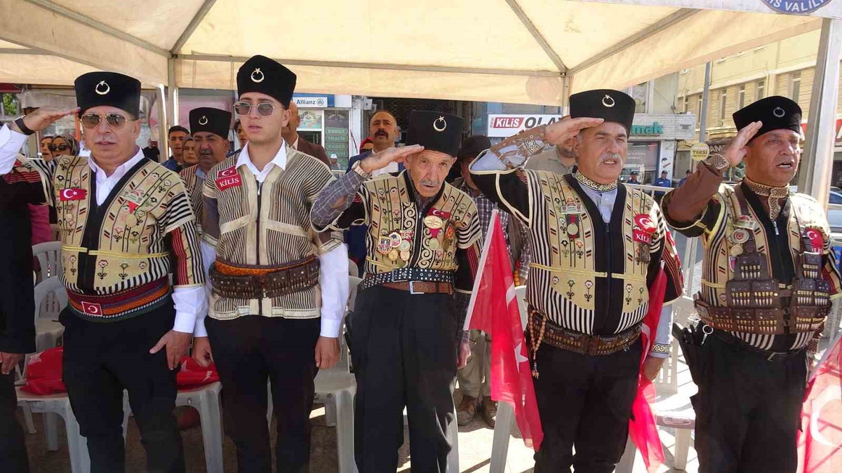 Kilis\'te 19 Eylül Gaziler Günü yürüyüşü Cumhuriyet Meydanı\'nda sona erdi