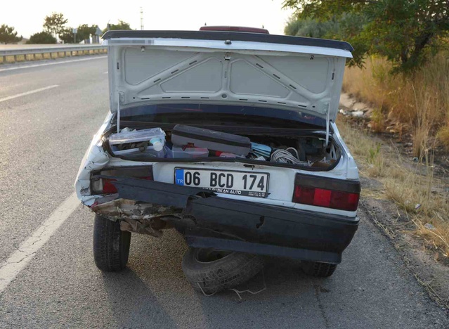 Kırıkkale'de arkadan çarpan otomobilin yol açtığı kazada 4 kişi yaralandı
