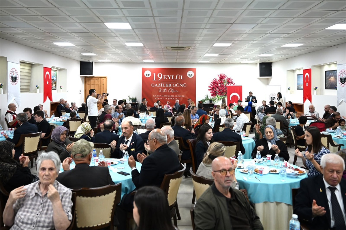 Kırklareli Valisi Turan, gazilerle bir araya geldi