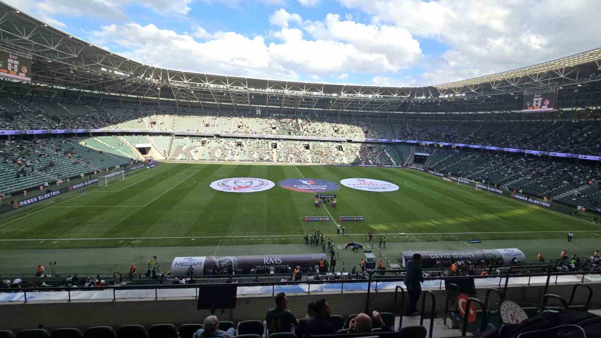 Kocaelispor\'un Gaziantep FK maçına 10 bin 983 biletli seyirci geldi