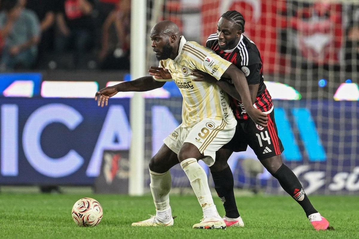 Lukaku\'ya adım attırmayan Abena, diğer golcülere de meydan okudu