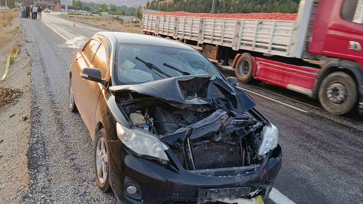 Malatya\'da otomobil ile motosiklet çarpıştı, motosiklet sürücüsü hayatını kaybetti