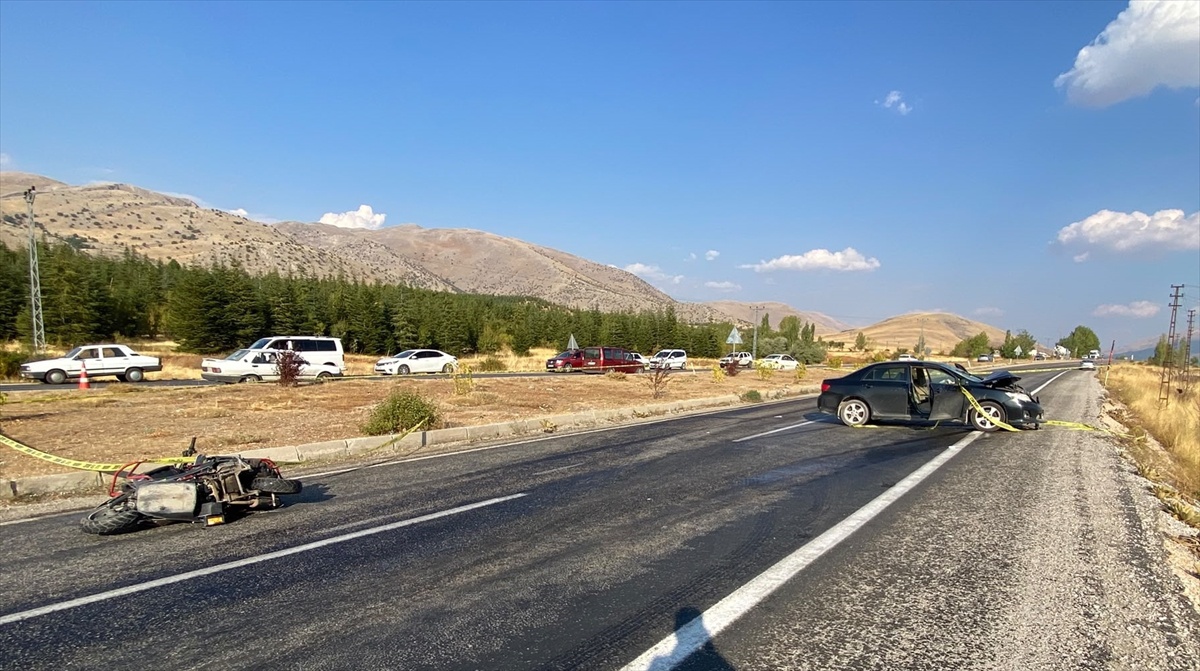 Malatya Doğanşehir\'de otomobille çarpışan motosikletin sürücüsü hastanede öldü
