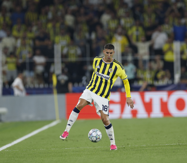 Menisküsü yırtıldı! Fenerbahçe'nin yıldızı 2 ay yok