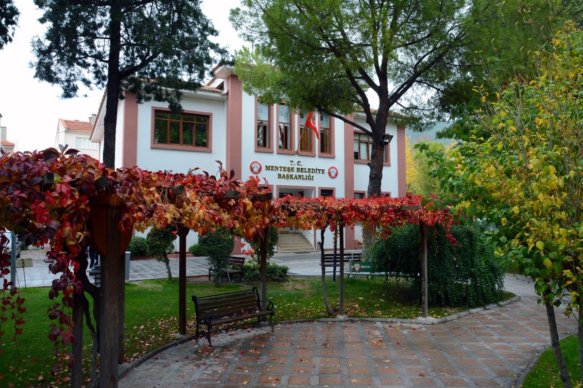 Menteşe Belediyesi 6 parselin Mihrişah Valide Sultan Vakfı\'na tesciline karşı çıkacak