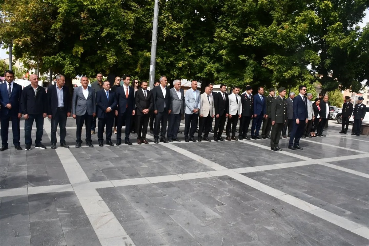 Muş Malazgirt'te 19 Eylül Gaziler Günü töreni Cumhuriyet Meydanı'nda düzenlendi