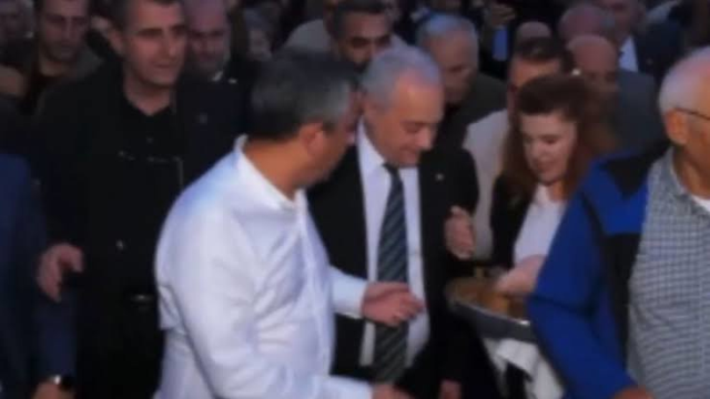 Mustafa Varank'tan Özgür Özel'e börek göndermesi: Yemek ona nasip olmadı