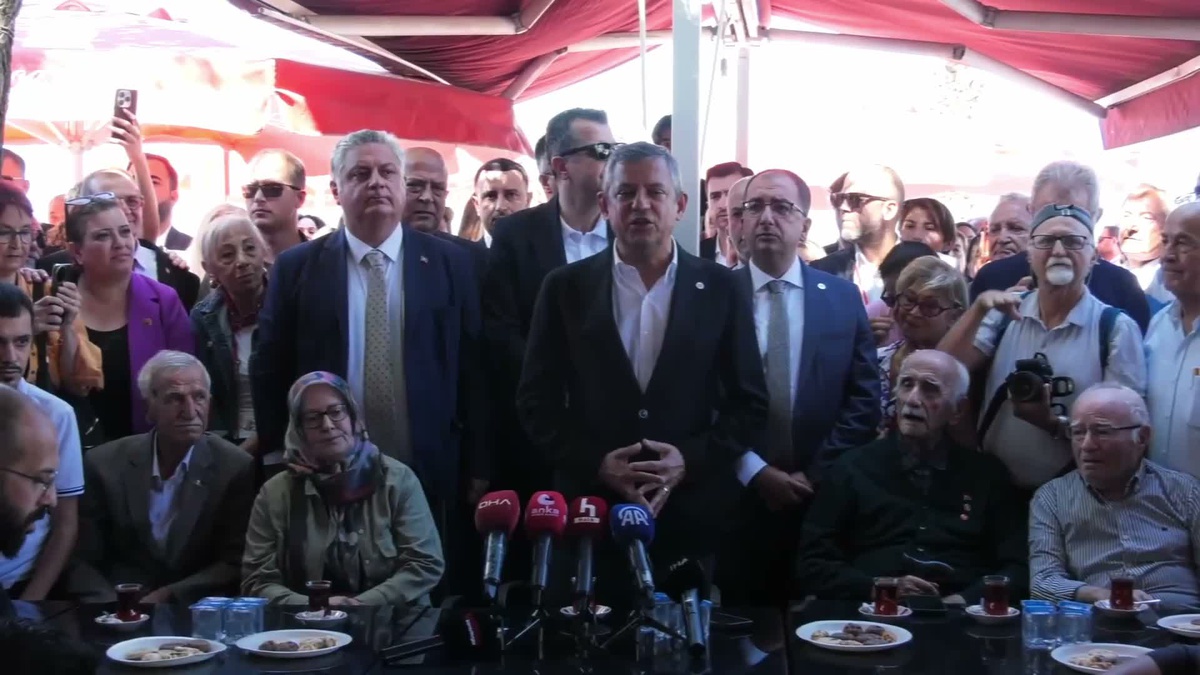 Özgür Özel, Yalova\'da emekliler bir araya geldi: "YENİ Parti iktidarında hiçbir maaş asgari ücretin altında olmayacak"