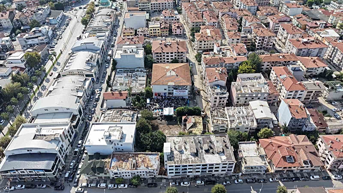 Sakarya Adapazarı Tığcılar\'da 718 bağımsız bölümlük dönüşümde ilk yıkım başladı