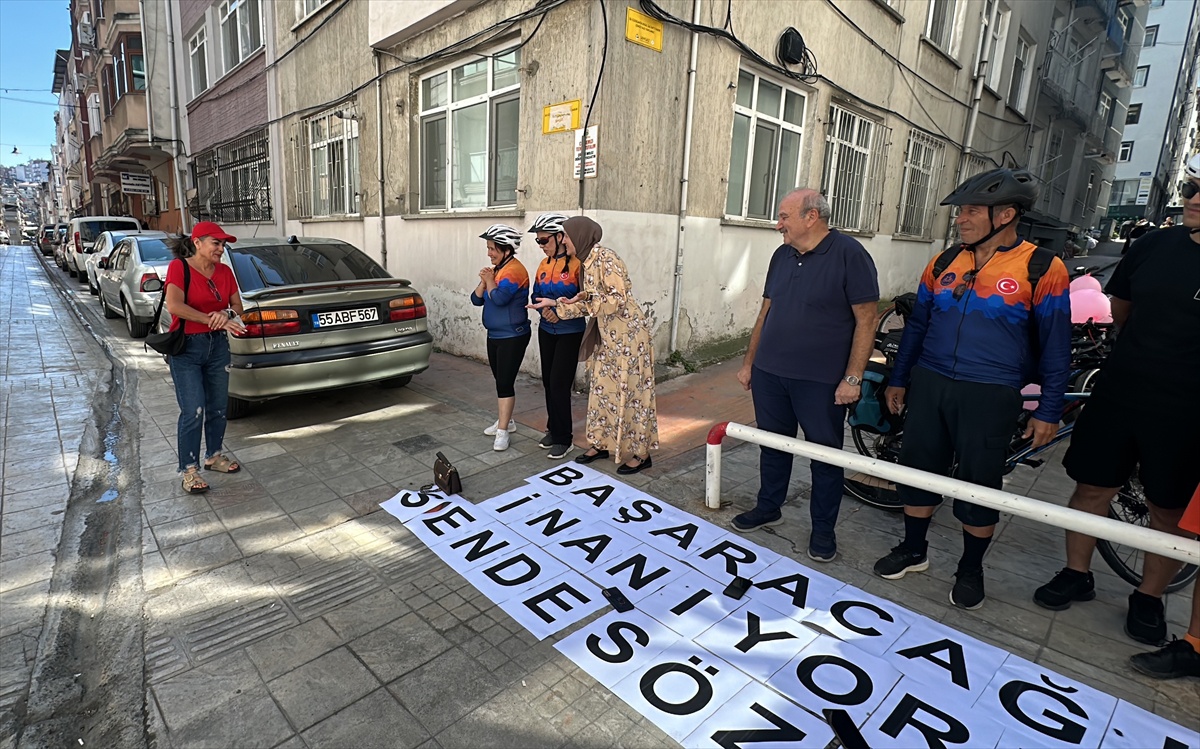Samsun\'da Bilge Pedallar, kanser tedavisi gören Arzu Şimşek\'e balonlu sürpriz yaptı
