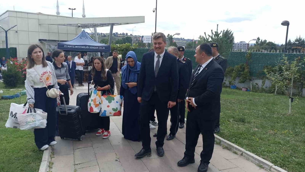 Havza Kaymakamı Serin, MYO\'ya yeni kayıtlı öğrenci ve ailelerini kapıda karşıladı