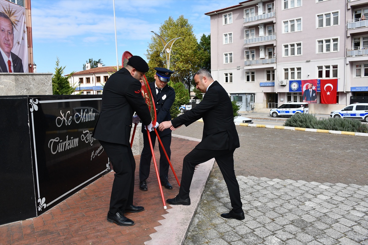 Samsun Vezirköprü'de Gaziler Günü töreninde Atatürk Anıtı'na çelenk sunuldu