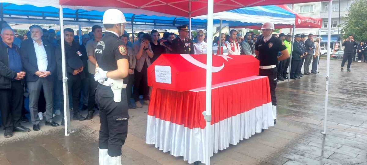 Şehit polis memuru ilk görev yeri Giresun’da son yolculuğuna uğurlandı