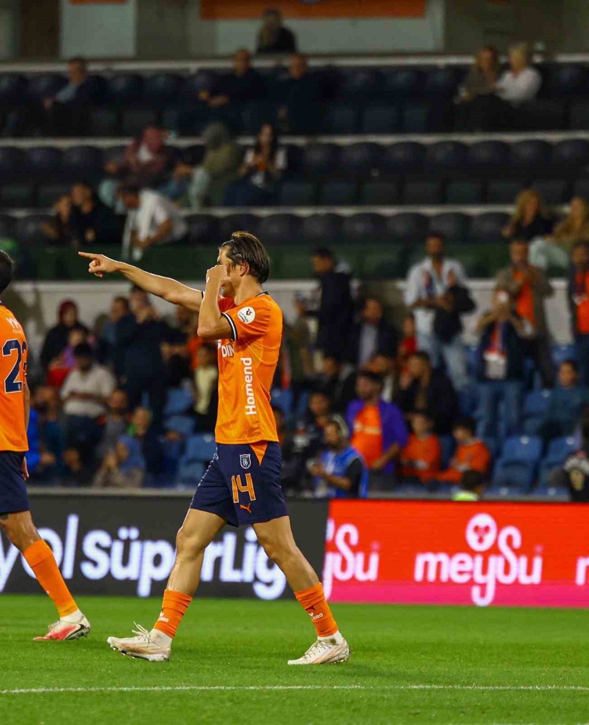Başakşehir, Gençlerbirliği\'ni 4-0 yenerken Shomurodov 2 golle 6\'ya ulaştı
