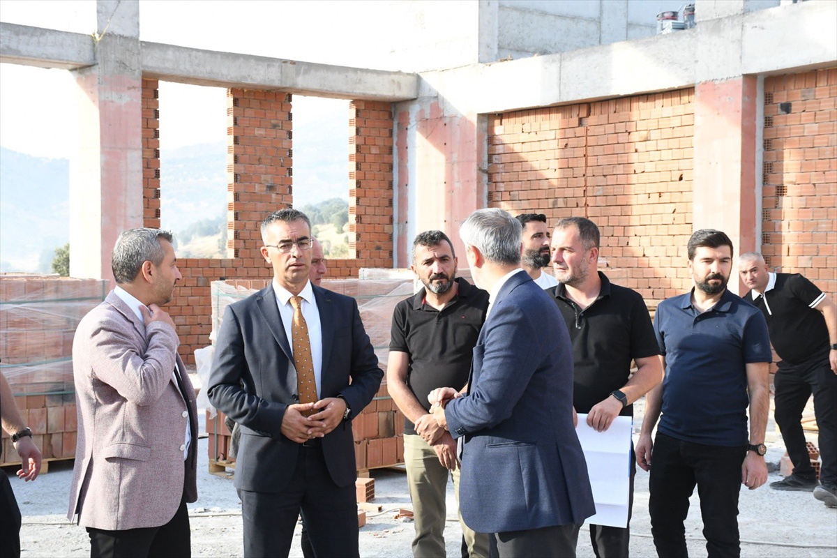 Spor Toto Başkanı Öztürk, Şırnak\'ta 1500 kişilik spor salonunu ve yurdu inceledi