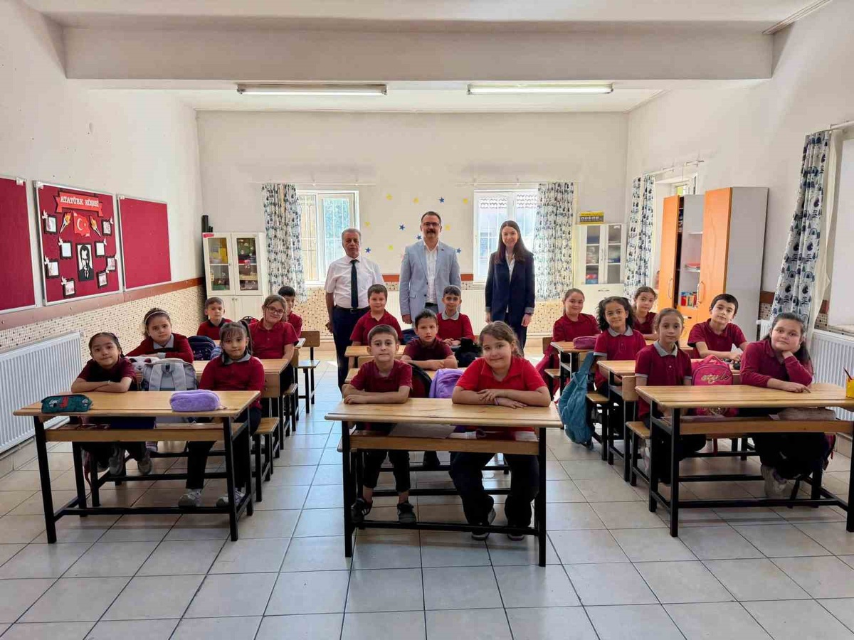 Sultanhisar Kaymakamı Ateş, İncealan İlkokulu\'nda öğrencilerle sohbet etti