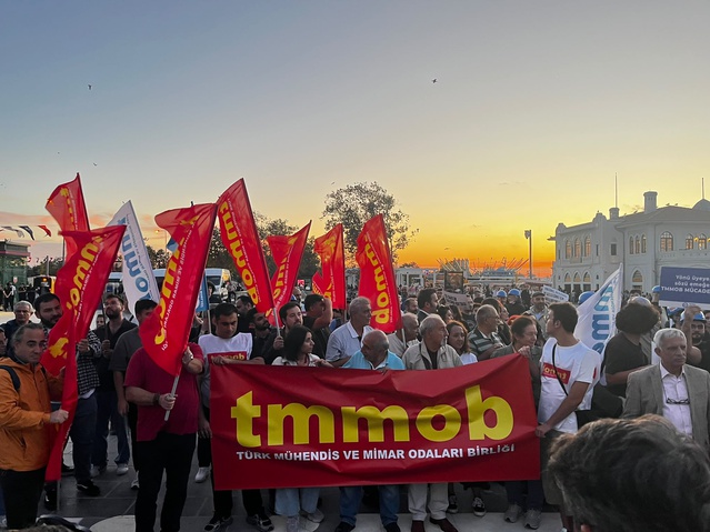 TMMOB İstanbul, 19 Eylül'ün 47. yılında Kadıköy'de diplomalı işsizliğe dikkat çekti