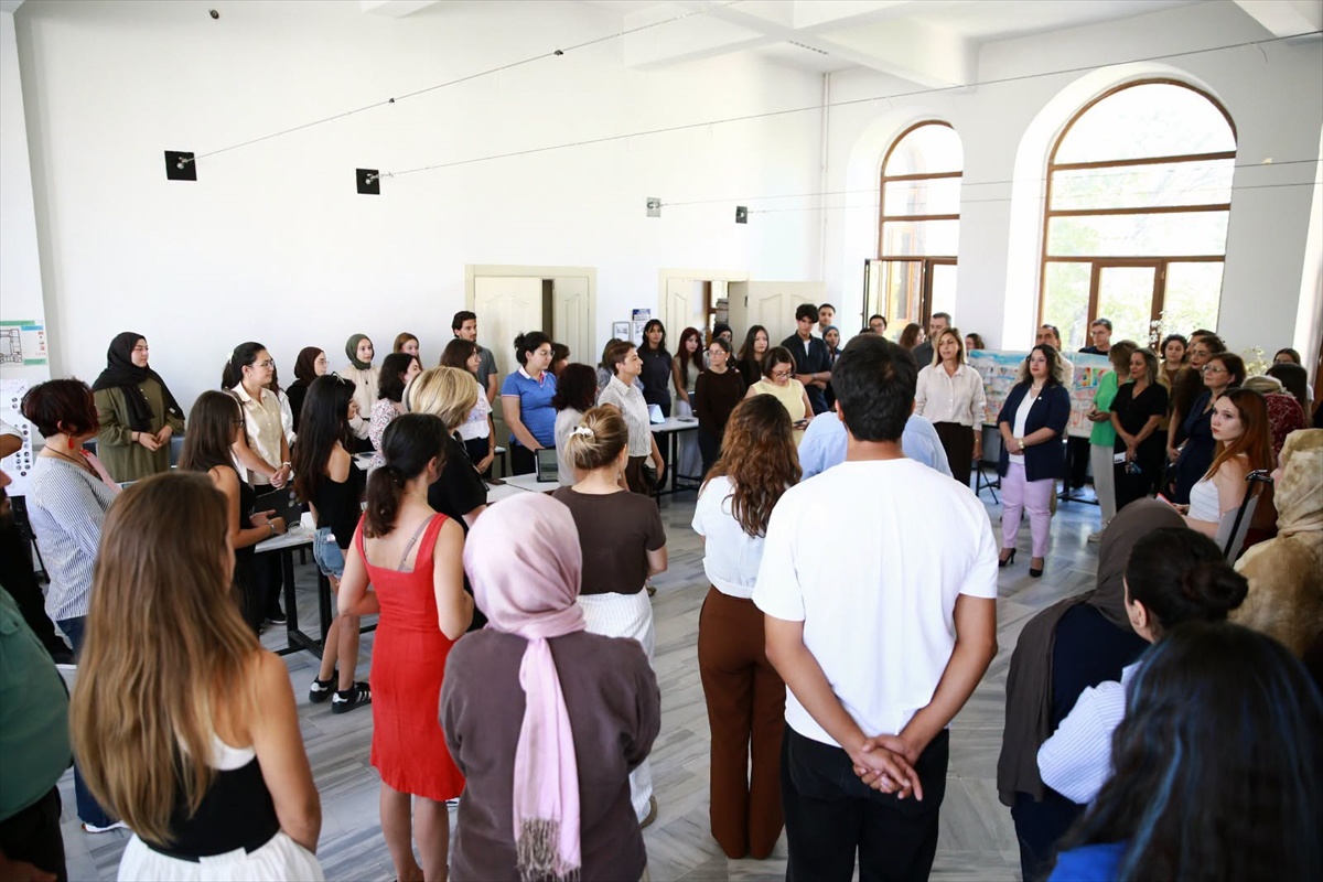Trakya Üniversitesi Mimarlık Fakültesi\'nin İZ sergisi 60 öğrenciyle açıldı