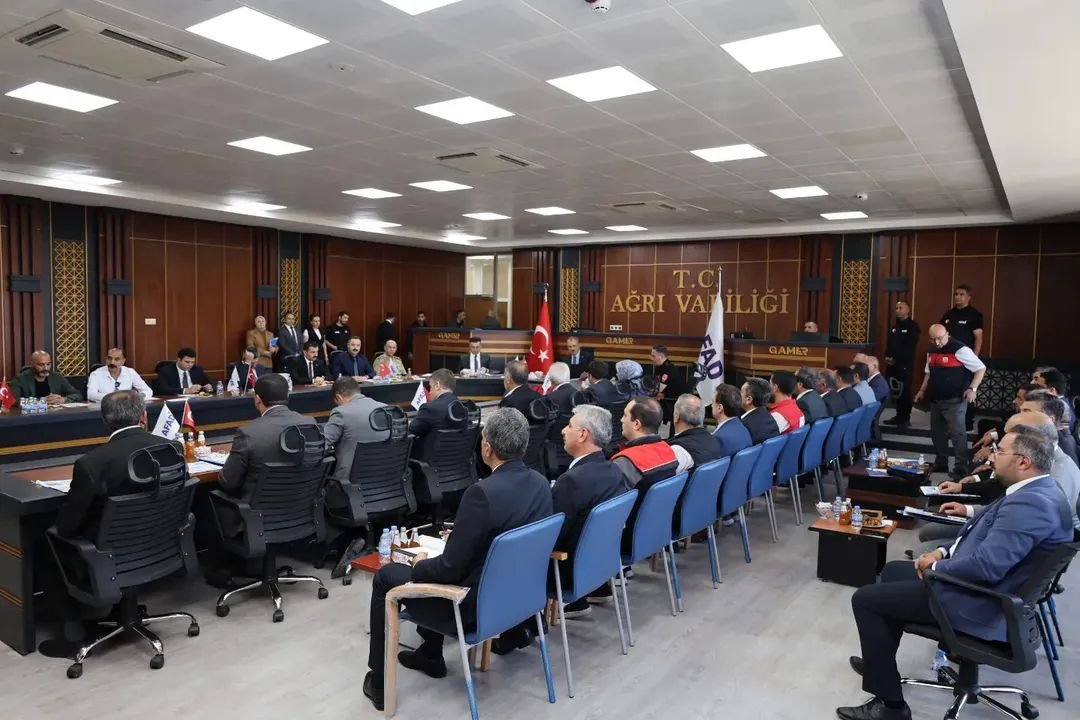 Ağrı Valisi Bozkurt başkanlığındaki İRAP toplantısında afet riskleri görüşüldü