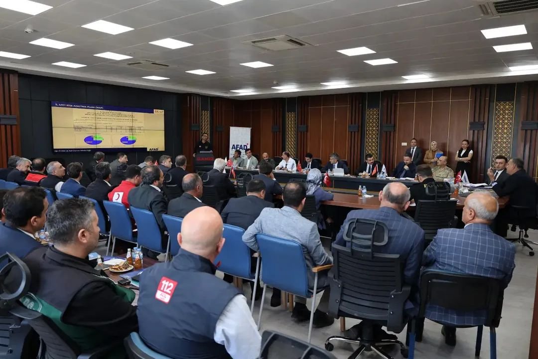 Ağrı Valisi Bozkurt başkanlığındaki İRAP toplantısında afet riskleri görüşüldü