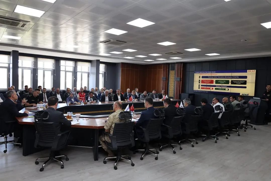 Ağrı Valisi Bozkurt başkanlığındaki İRAP toplantısında afet riskleri görüşüldü