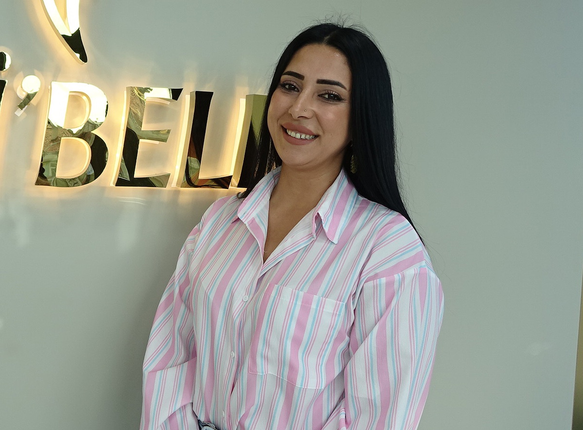 Aksaray\'da 75 yaşındaki kadın, \'Yerler kirlenmesin\' diye ayakkabılarını çıkardı