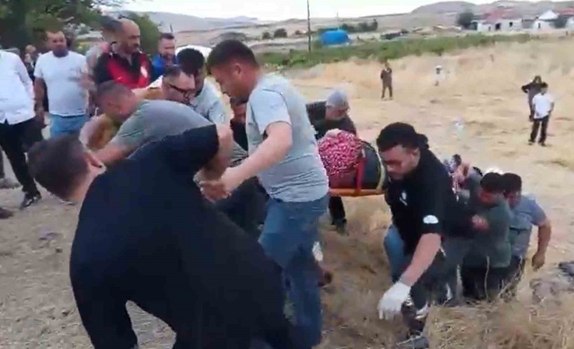 Aksaray Karaören'de çarpışan iki otomobil şarampole devrildi, 5 kişi yaralandı