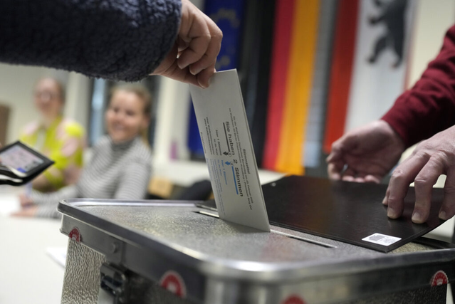 Almanya'da Berlin ve Mecklenburg-Vorpommern'de 3,7 milyon seçmen bugün oy veriyor