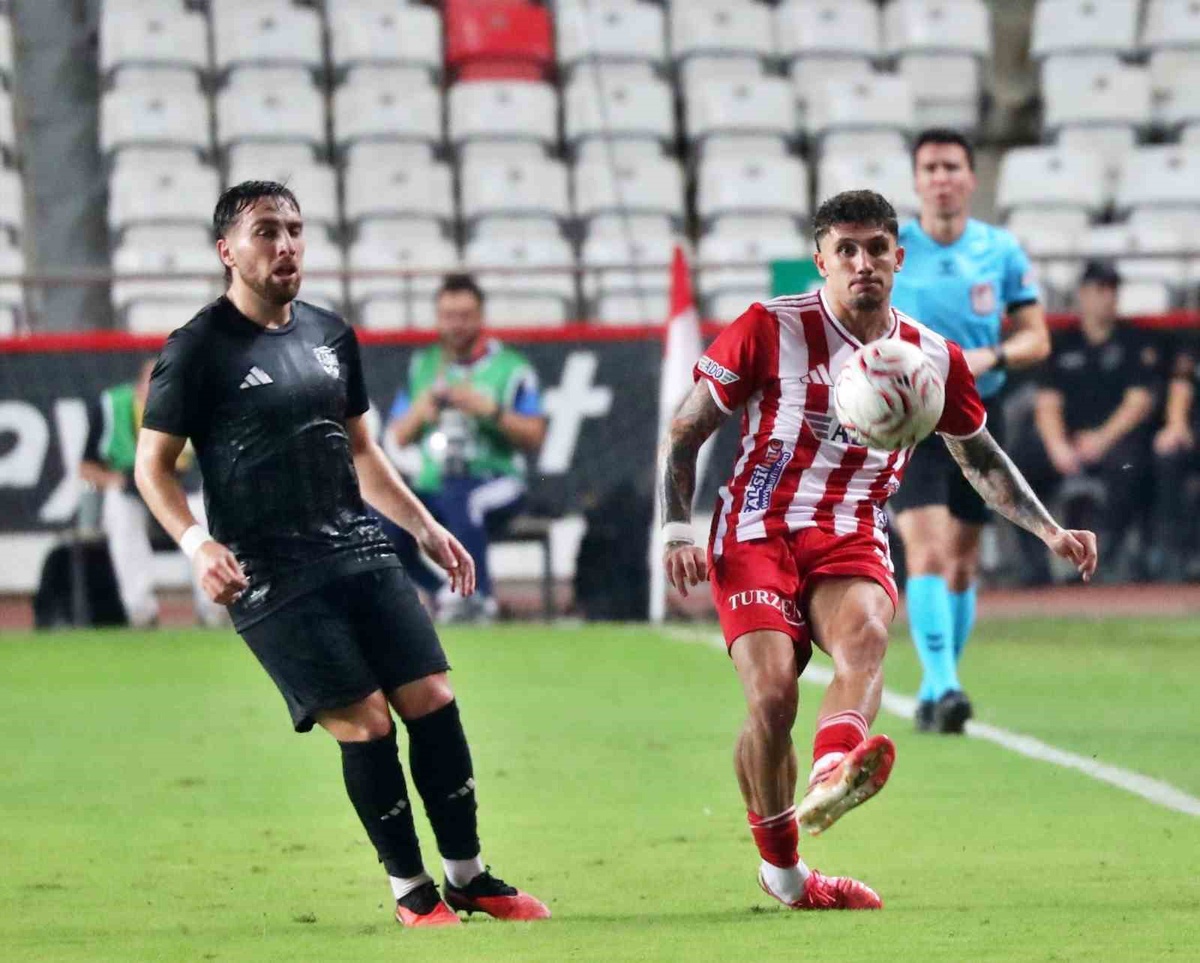 Van de Streek ve da Costa\'nın golleriyle Antalyaspor, Vanspor FK\'yı 3-0 mağlup etti