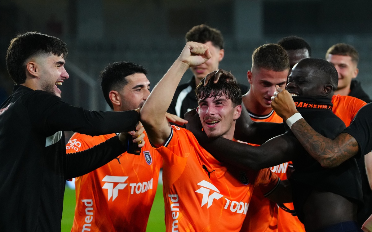 Başakşehir evinde Gençlerbirliği\'ni 4-0 yendi, 4 maç sonra galibiyetle tanıştı