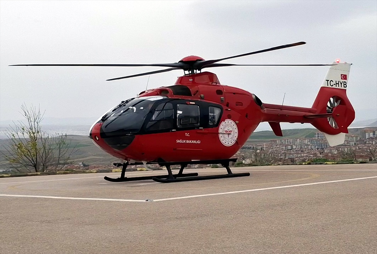 Beypazarı\'nda evinde fenalaşan 71 yaşındaki kadın helikopterle Ankara\'ya sevk edildi