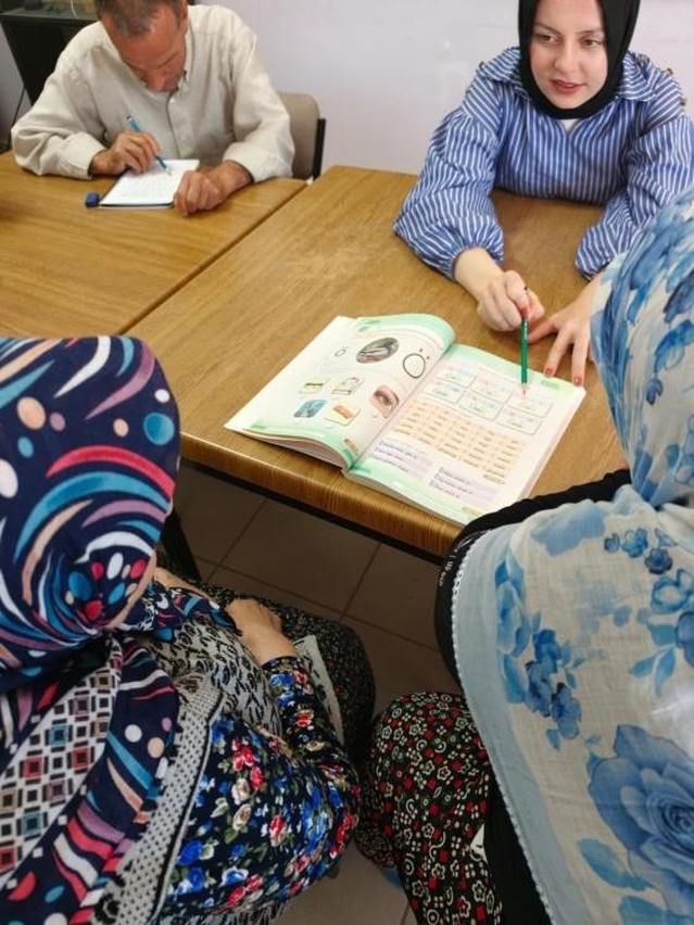 Bilecik Huzurevi sakinleri okuma-yazma kursuyla yeniden öğrenci sıralarına oturdu