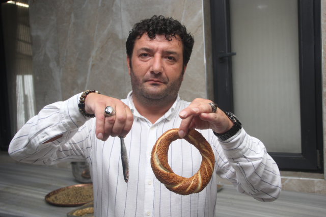 Bu da hamsili simit: Balık ekmek oluyor da balık simit neden olmasın