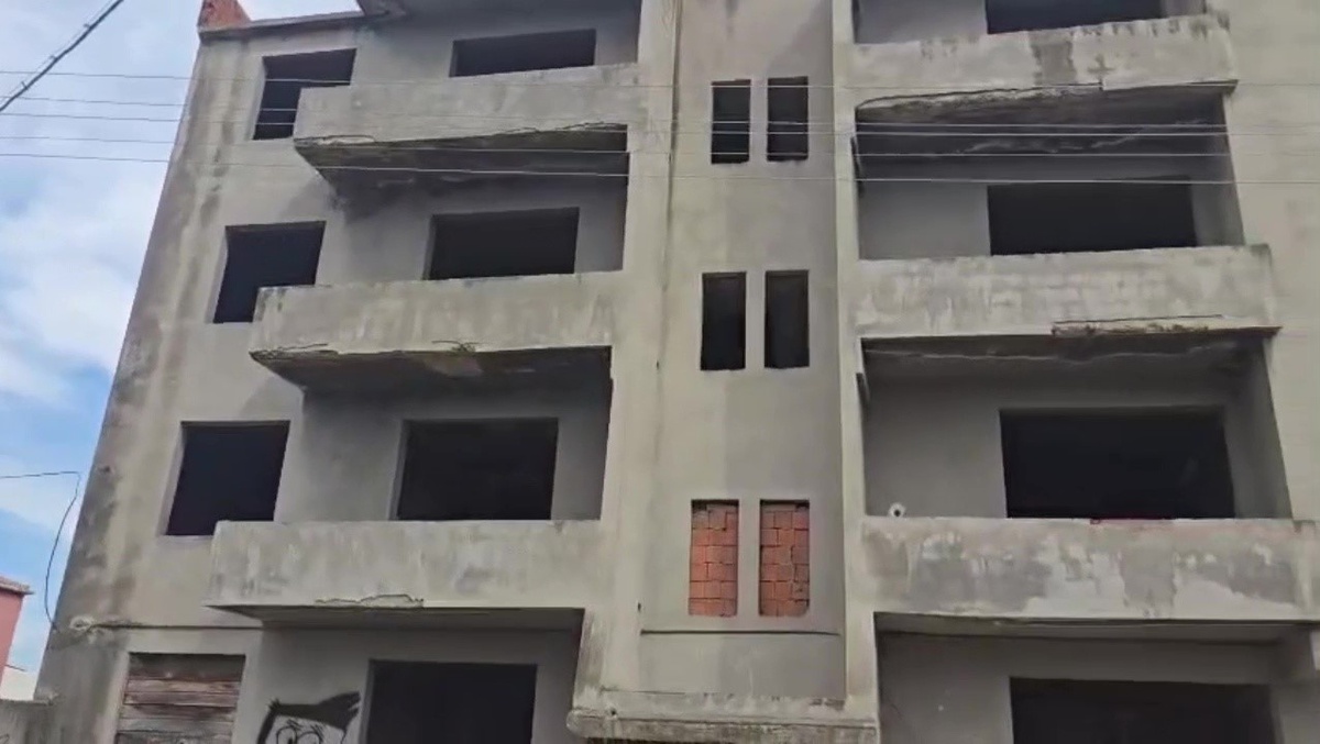 Bursa Karacabey\'de 30 yıldır bitmeyen inşaat, kaymalarla mahallelinin endişesi oldu