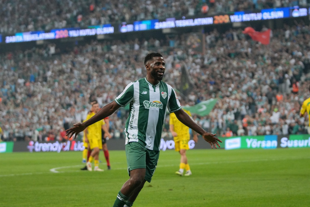 Bursaspor, Batman Petrolspor deplasmanından 2-1 galip ayrıldı; Iheanacho iki gol attı