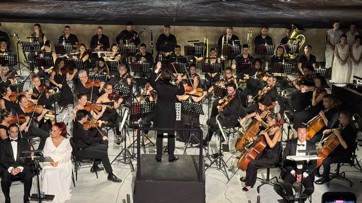 Carmina Burana, Aspendos\'ta Haberstock\'ın yönetiminde 250 kişilik kadroyla sahnelendi
